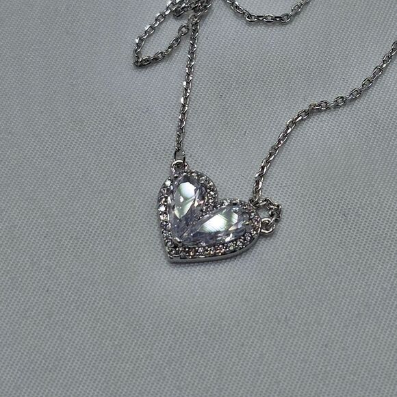 🔥⏭️NIB White Gold Plated Cubic Zirconia Heart Pendant Necklace - Picture 15 of 15